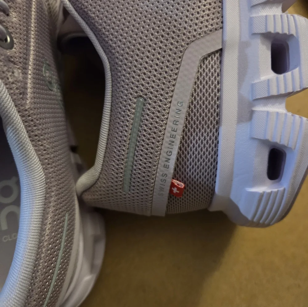 On Running Walking Sneakers Women Size 7.5 Cloud 6 - Picture 9 of 10